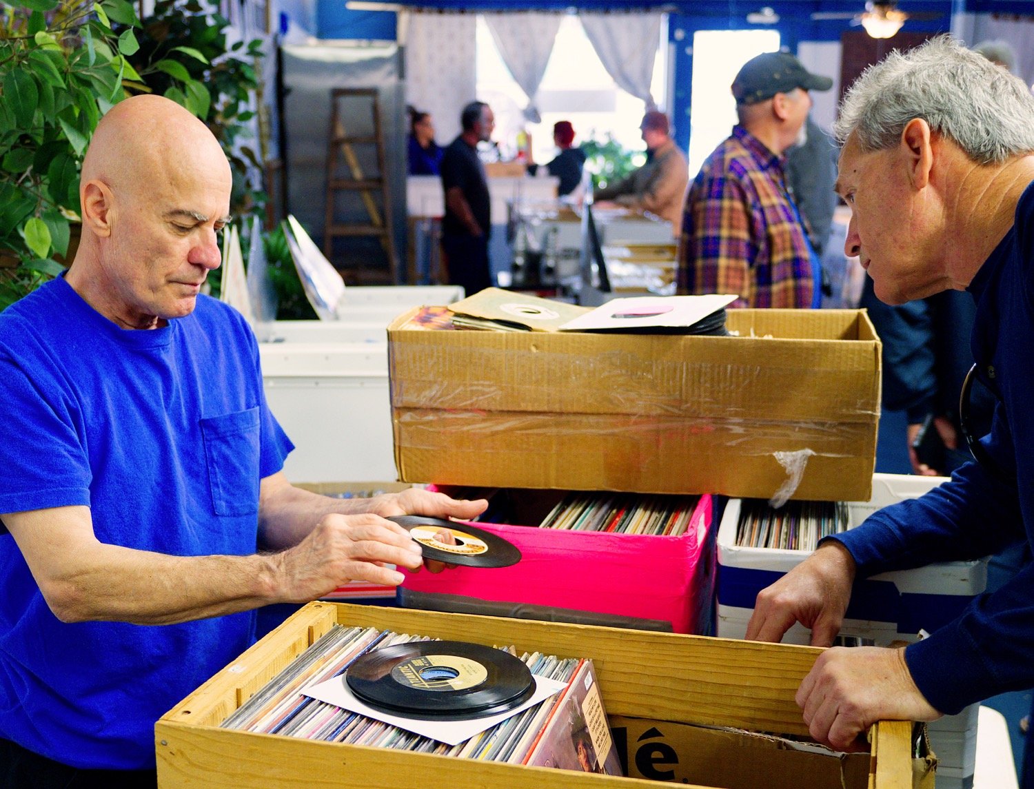 Jim Allen describes the cleaning process for a 45 RPM record to Michael Maddox at Saturday’s vinyl record show. [get more grooves]